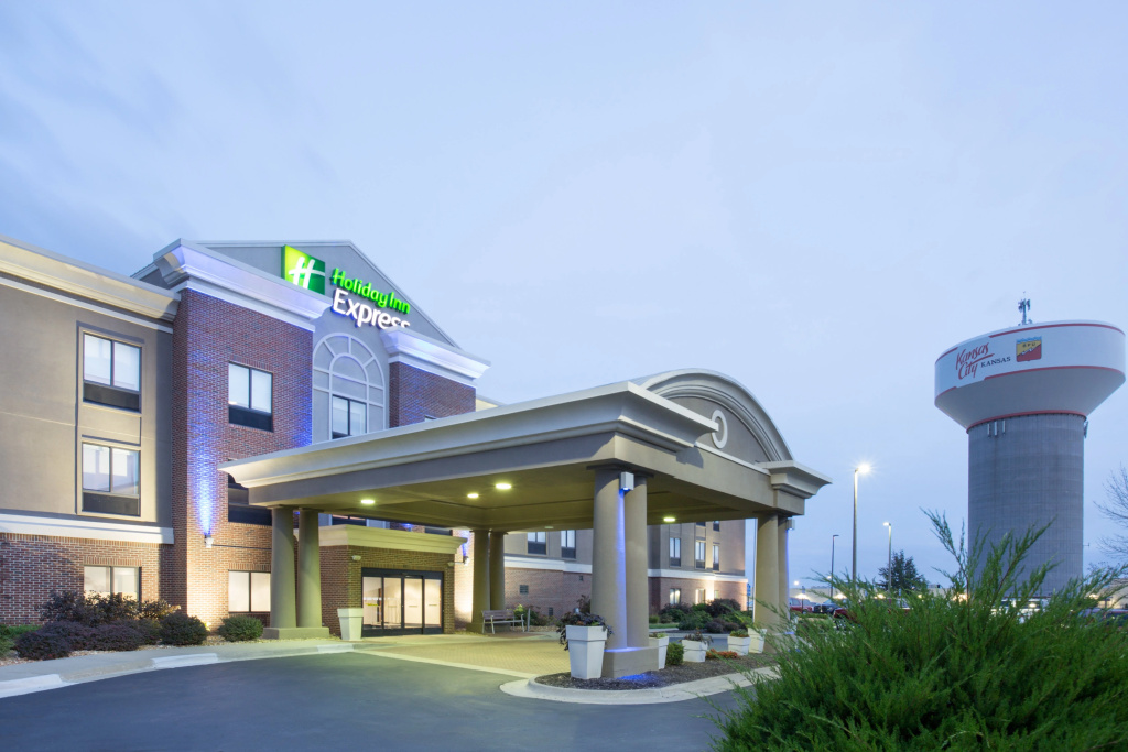 photo 1 of Holiday Inn Express Kansas City - at the Legends