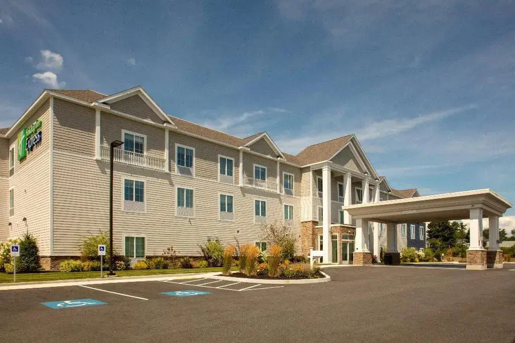 photo 1 of Holiday Inn Express Wells-Ogunquit-Kennebunk by IHG