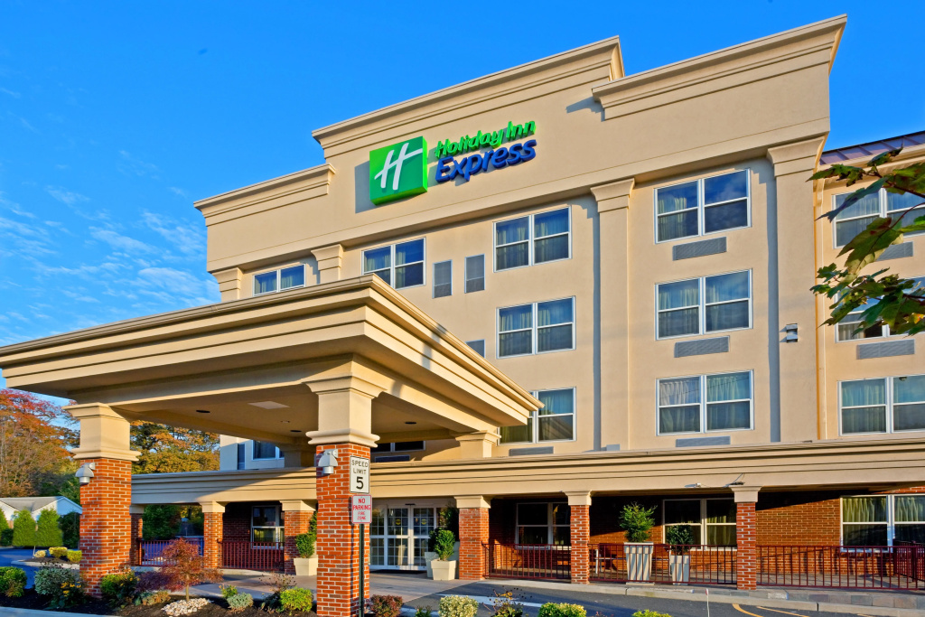 photo 1 of Holiday Inn Express Woodbridge by IHG