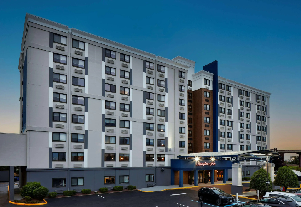 photo 1 of Hampton Inn Newark Airport