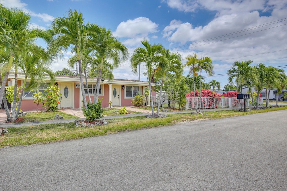 photo 1 of Hollywood Apartment, 5 Mi to Hard Rock Stadium!