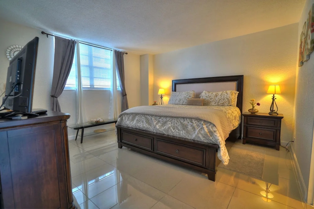 photo 1 of Hollywood Apartment by the Sea