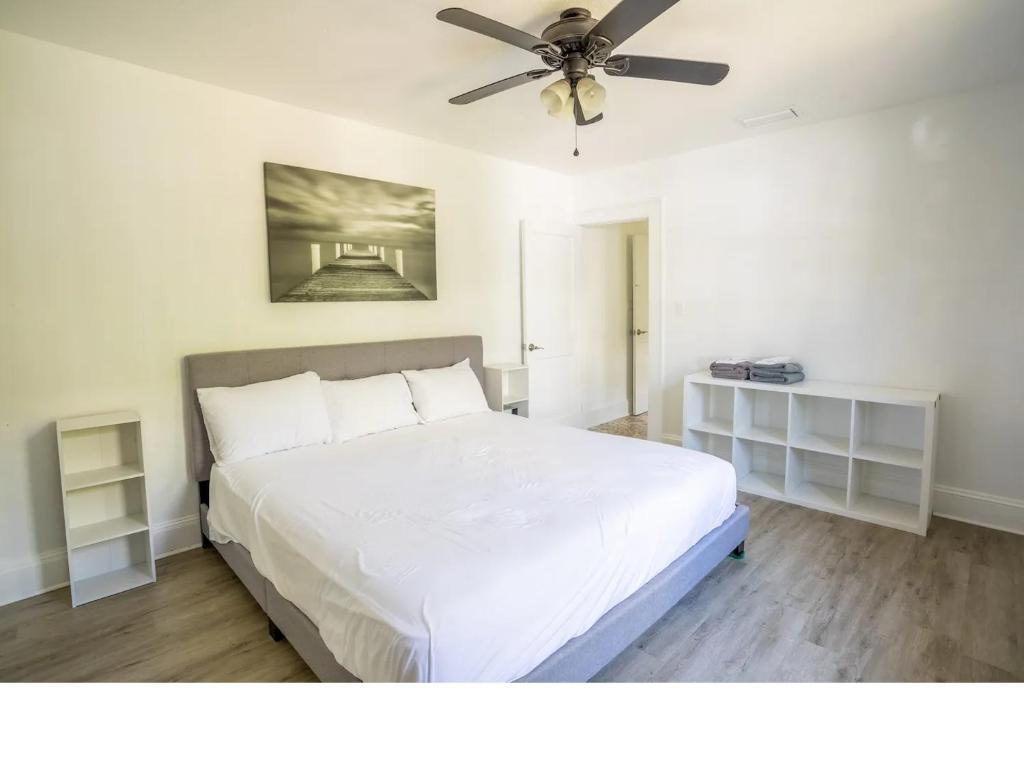 photo 1 of Home blocks from beach on siesta drive with pool Internal name: 617