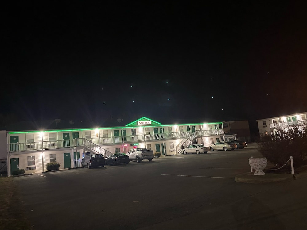 photo 1 of Hoosier Travel Lodge