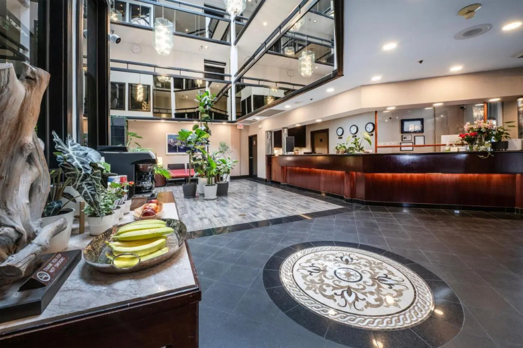 photo 1 of Hotel International