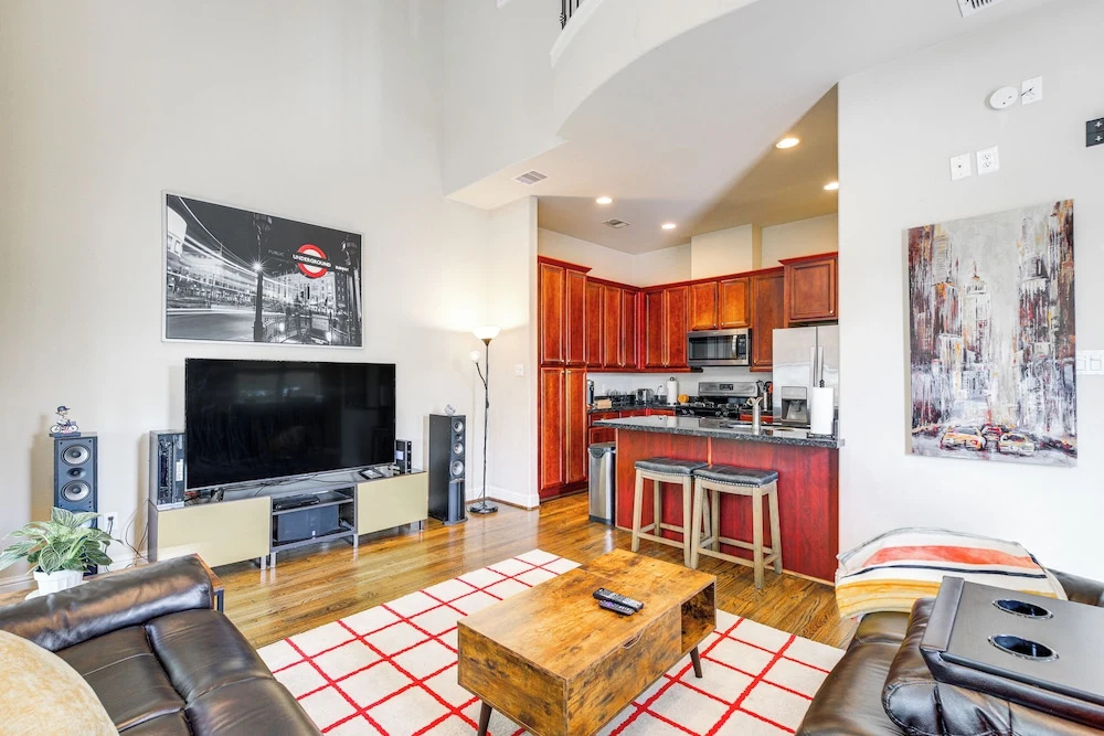 photo 1 of Dtwn Houston Home Near Stadiums: WFH Friendly!