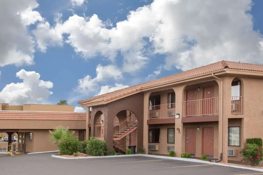 photo 1 of Howard Johnson Inn And Suites Saint George HWY I-15 Exit 6