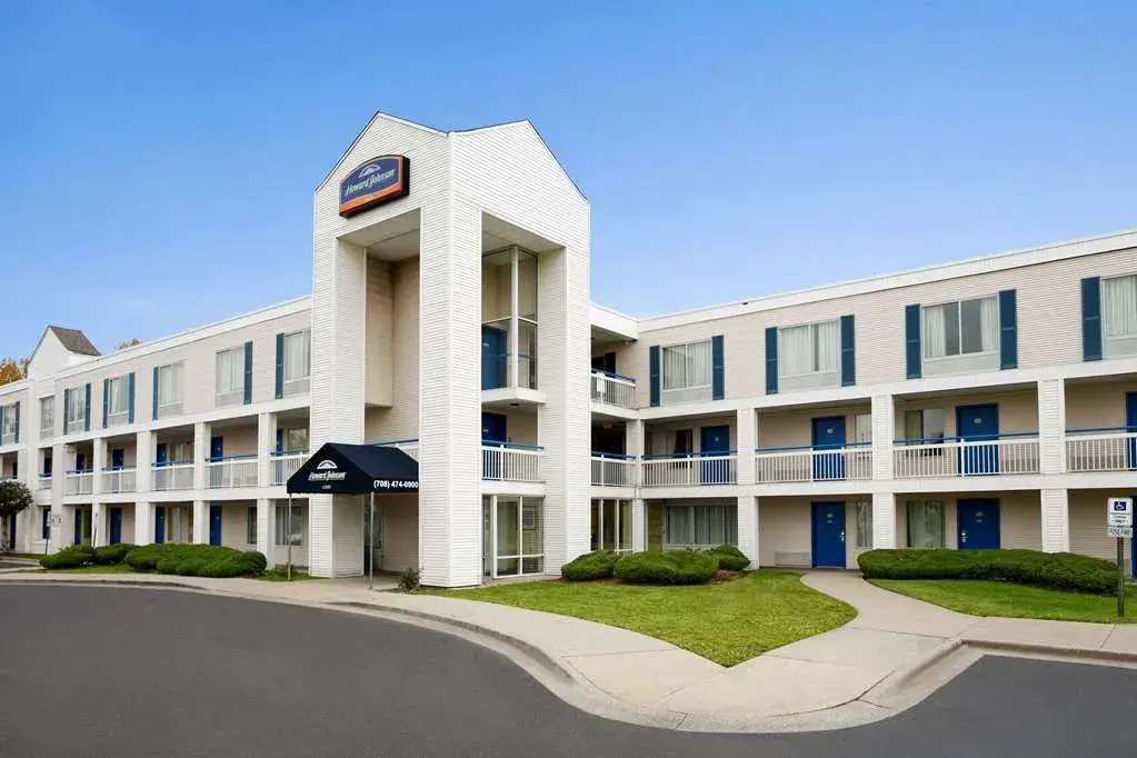 photo 1 of Howard Johnson Lansing