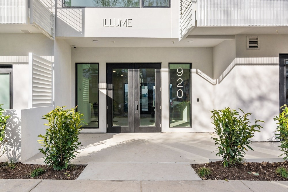 photo 1 of Illume Gulch View Oasis Penthouse Corner Unit 1 Bedroom Condo