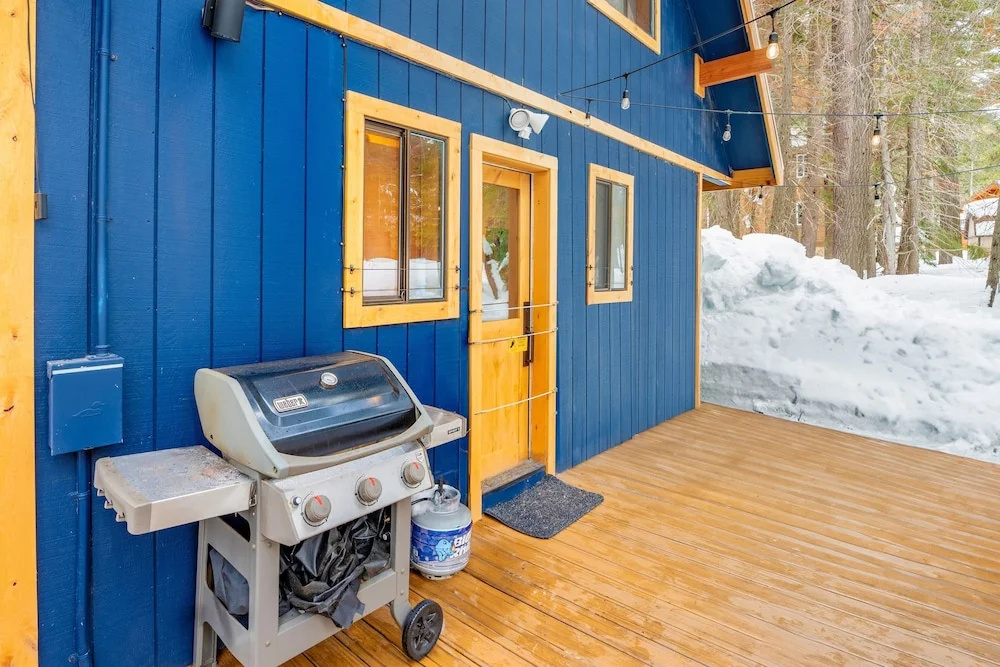 photo 1 of Indigo Owl by Avantstay Cabin w Firepit Minutes to Lake Slopes