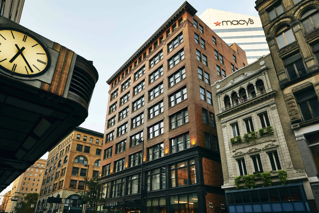 photo 1 of Kinley Cincinnati Downtown, a Tribute Portfolio Hotel