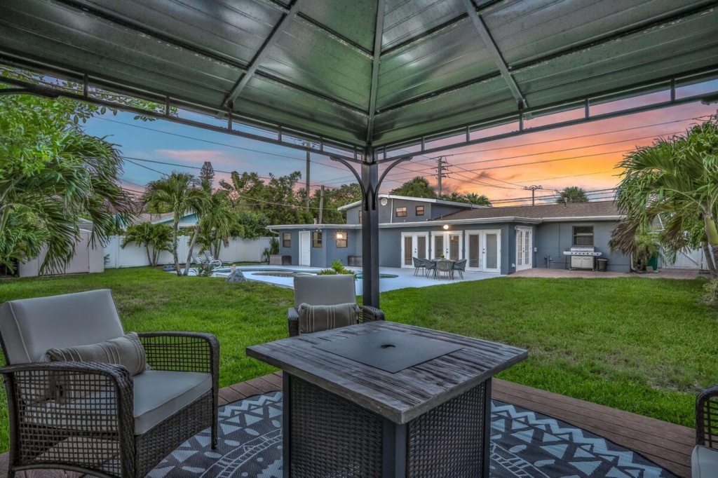photo 1 of Kiss the Wave - Spacious 4BR 3BA w Pool hot tub