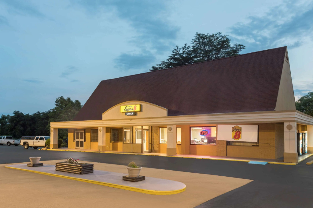 photo 1 of Asheville Airport Inn