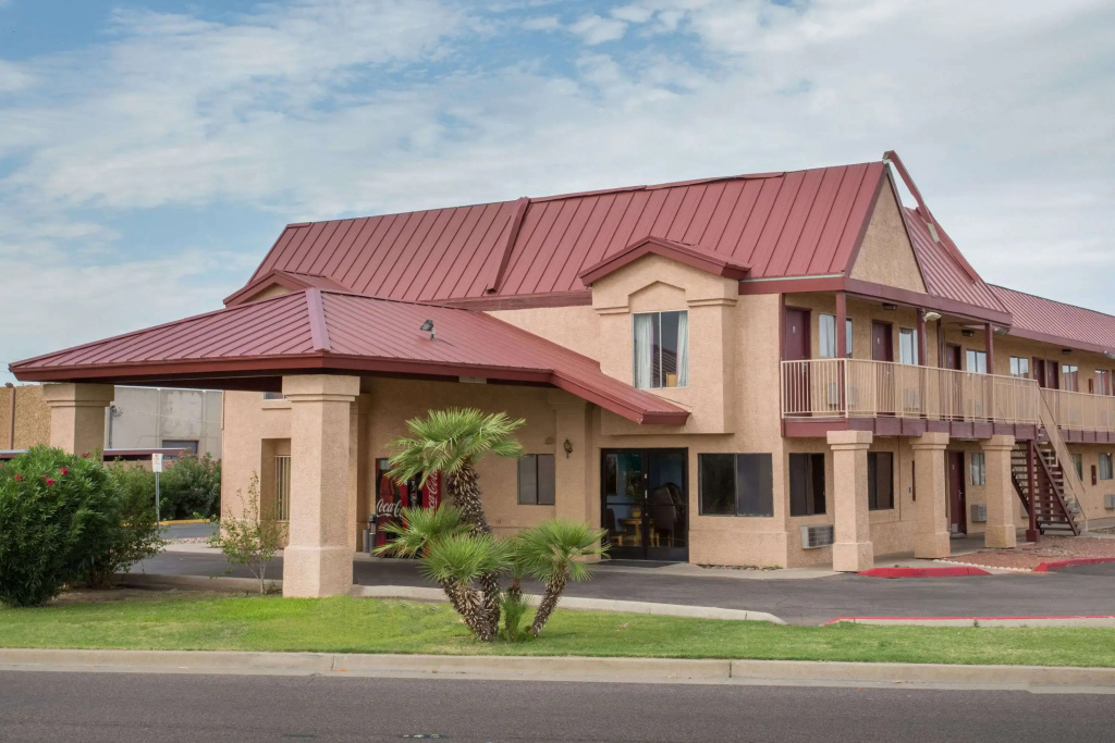 photo 1 of Knights Inn North Black Canyon Hwy Phoenix AZ