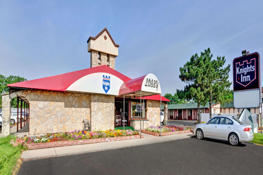 photo 1 of Knights Inn Madison Heights MI