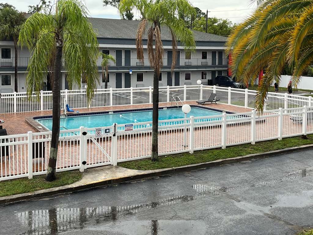 photo 1 of La Casa Inn