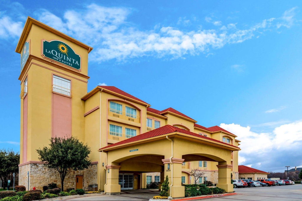 photo 1 of La Quinta Inn & Suites by Wyndham DFW Airport West - Bedford