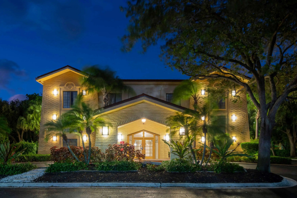 photo 1 of La Quinta East Deerfield Beach - Boca Raton