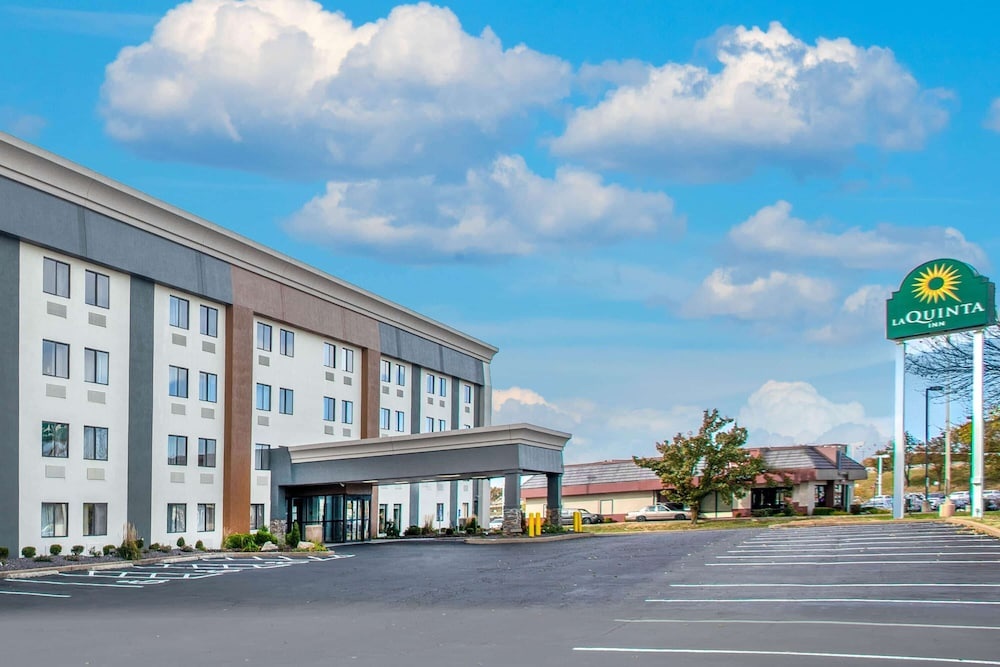 photo 1 of La Quinta Inn St Louis Hazelwood Airport North