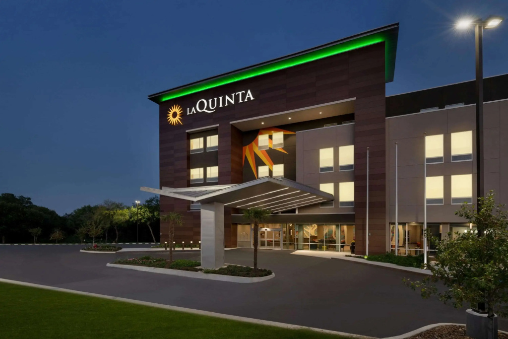 photo 1 of La Quinta Inn & Suites by Wyndham San Antonio Seaworld/LAFB