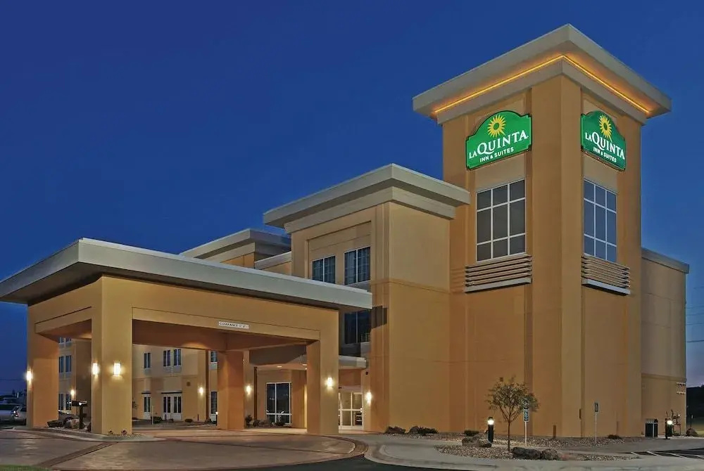 photo 1 of La Quinta Inn And Suites By Wyndham Clinton Historic Route 66