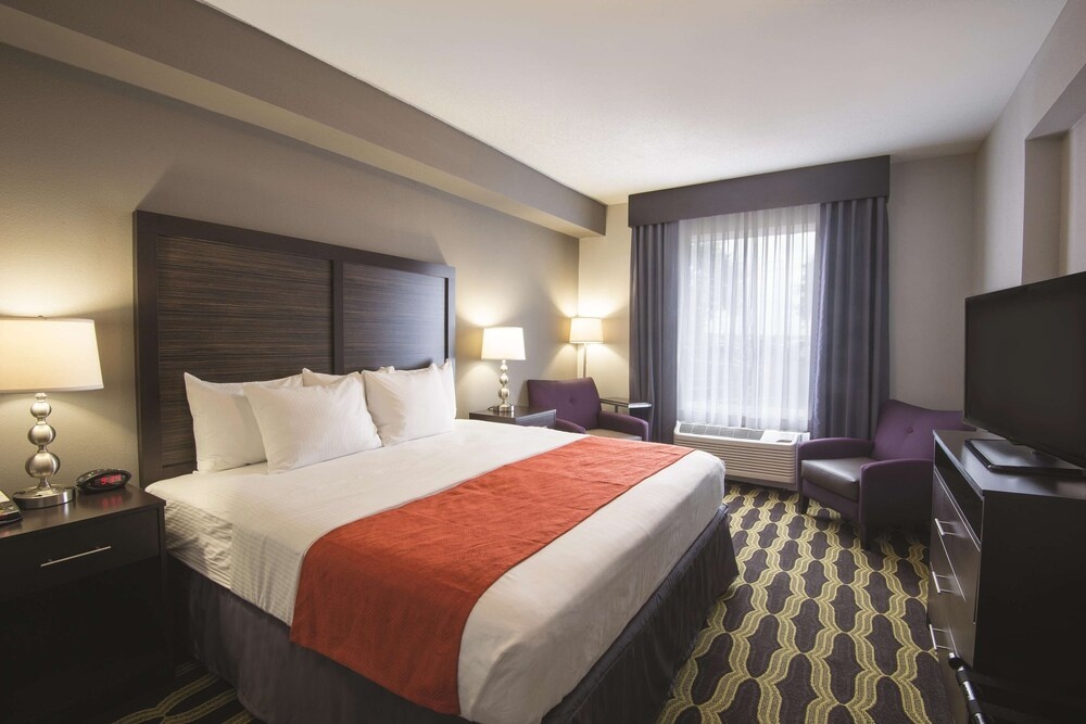 photo 1 of La Quinta Inn & Suites Lynchburg at Liberty Univ.