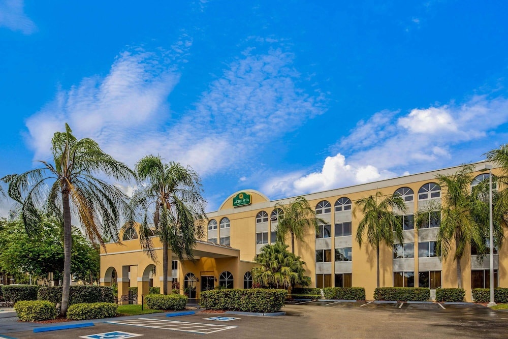 photo 1 of La Quinta Inn N Suites Miami Lakes