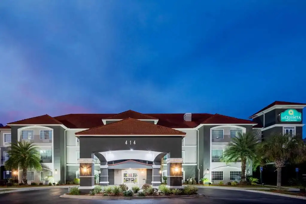 photo 1 of La Quinta Inn & Suites Savannah Airport - Pooler