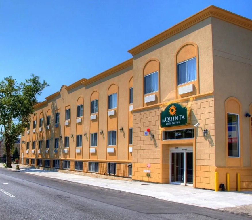 photo 1 of La Quinta Inn & Suites JFK Airport
