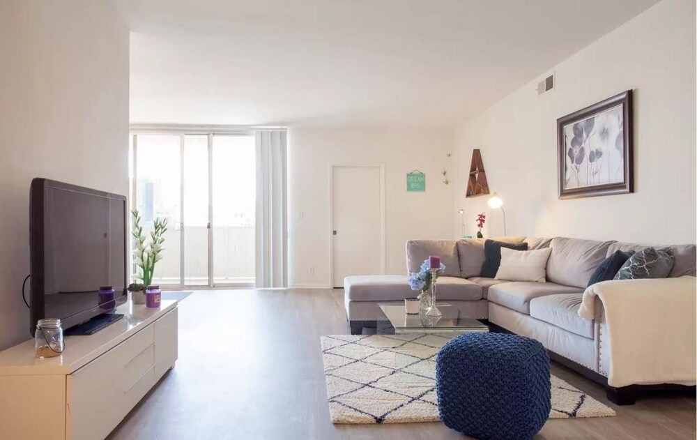 photo 1 of LA035 1 Bedroom Apartment By Senstay