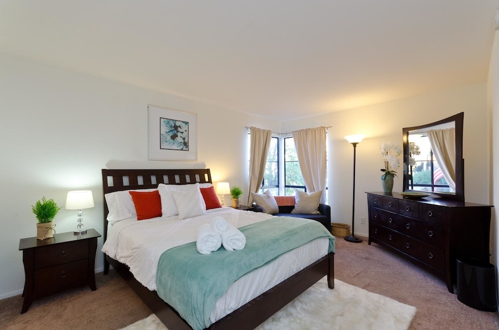 photo 1 of LA037 2 Bedroom Apartment By Senstay