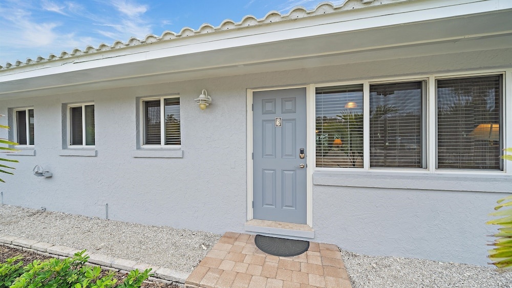 photo 1 of Las Hermanas 3 1 Bedroom Condo by RedAwning