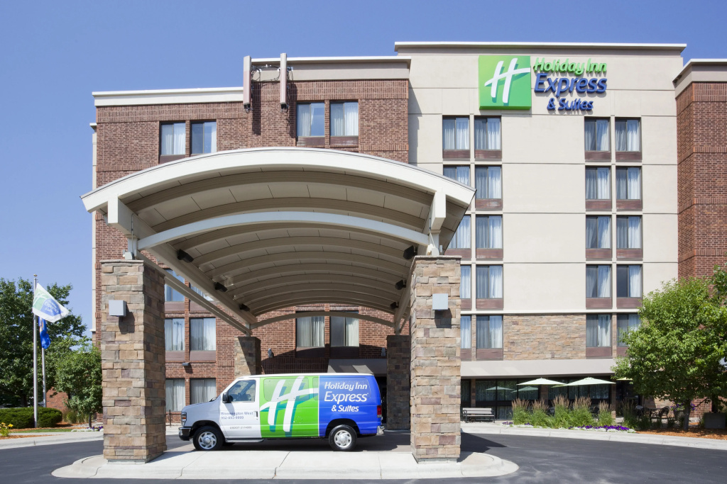 photo 1 of Holiday Inn Express & Suites Bloomington - MPLS Arpt Area W by IHG
