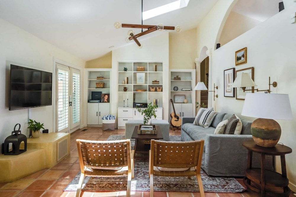 photo 1 of León by Avantstay Private Breathtaking Character Cottage w/ Pool & Hot Tub