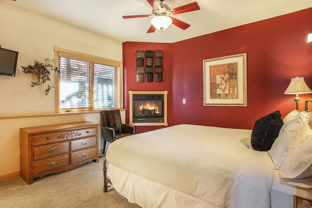 photo 1 of Lookout Mountain 27b 1 Bedroom Condo by RedAwning