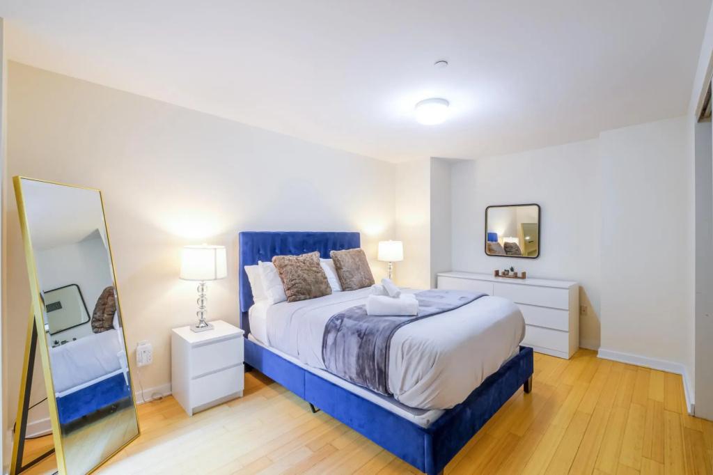 photo 1 of Luxury 2BR + 100 Walkscore | Theatre District | Evonify