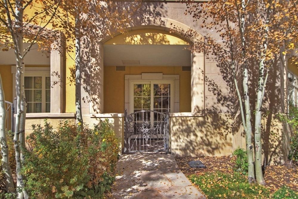 photo 1 of Luxe 2BR+Den Ritz-Carlton Residence Quiet Location by RedAwning - Save 20% on 7+ Nights!