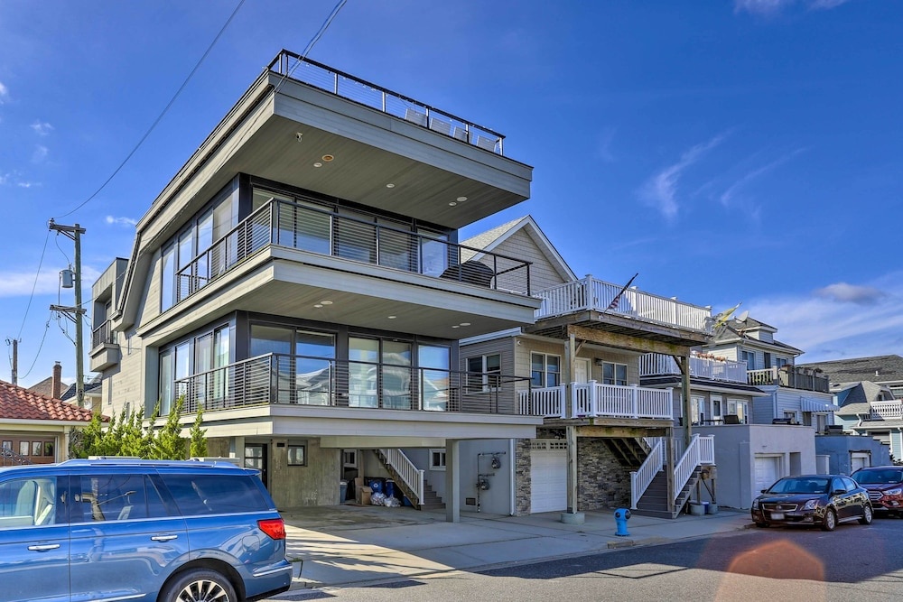 photo 1 of Luxury Long Beach Villa With Ocean Views!