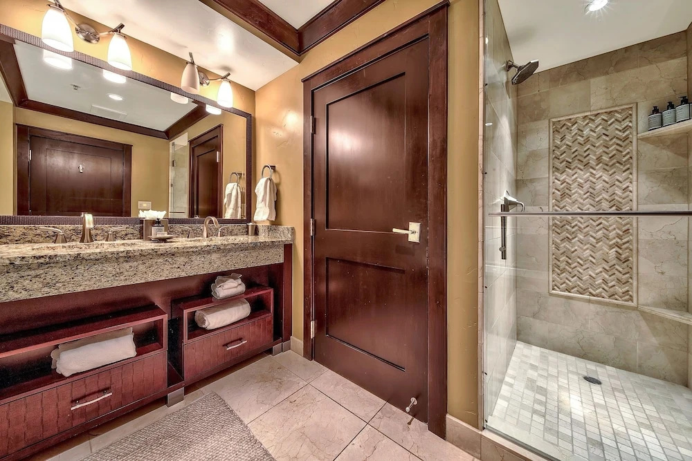 photo 1 of Luxury With Ritz Amenities At Constellation 3 Bedroom Condo by Redawning