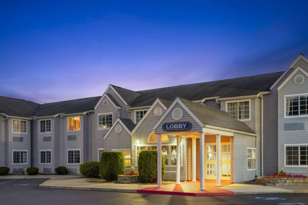 photo 1 of Microtel Inn by Wyndham Albany Airport