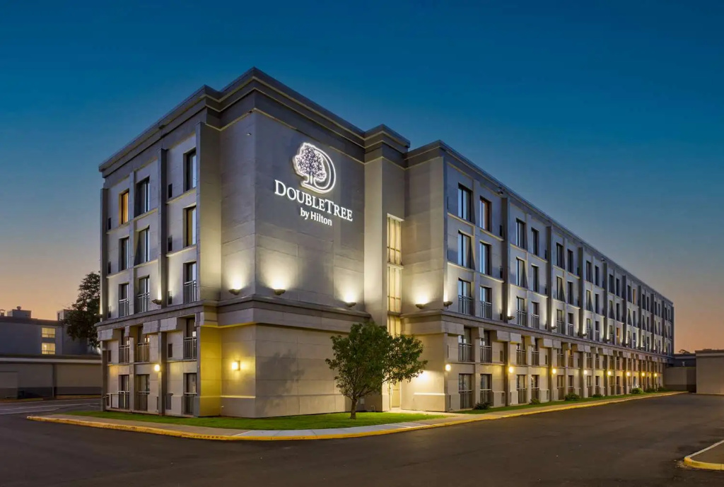 photo 1 of DoubleTree by Hilton Minneapolis Airport, MN