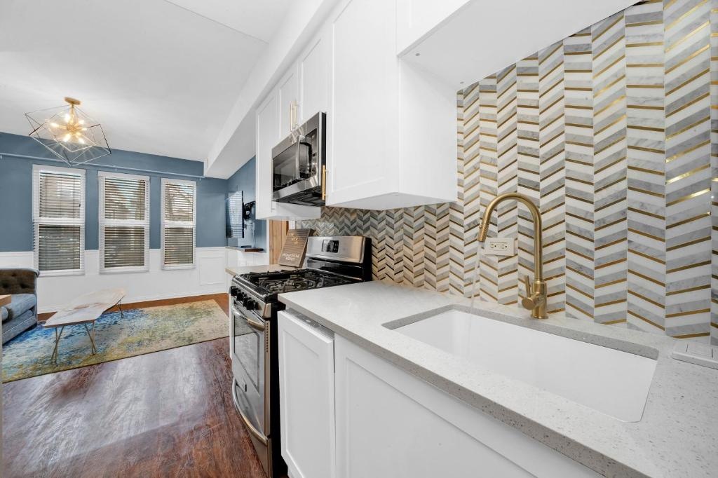 photo 1 of Modern 2 Bedroom in Avondale