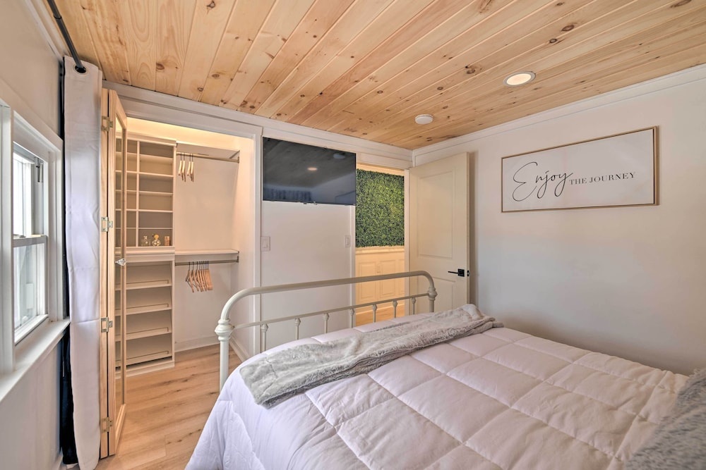 photo 1 of Modern Apartment: Near Hiking & Race Course