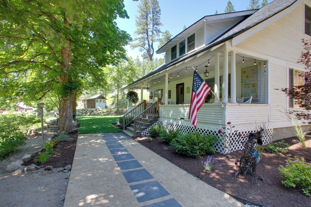 photo 1 of Modern Farmhouse w/ Movie Room - 6 Mi to Lake!