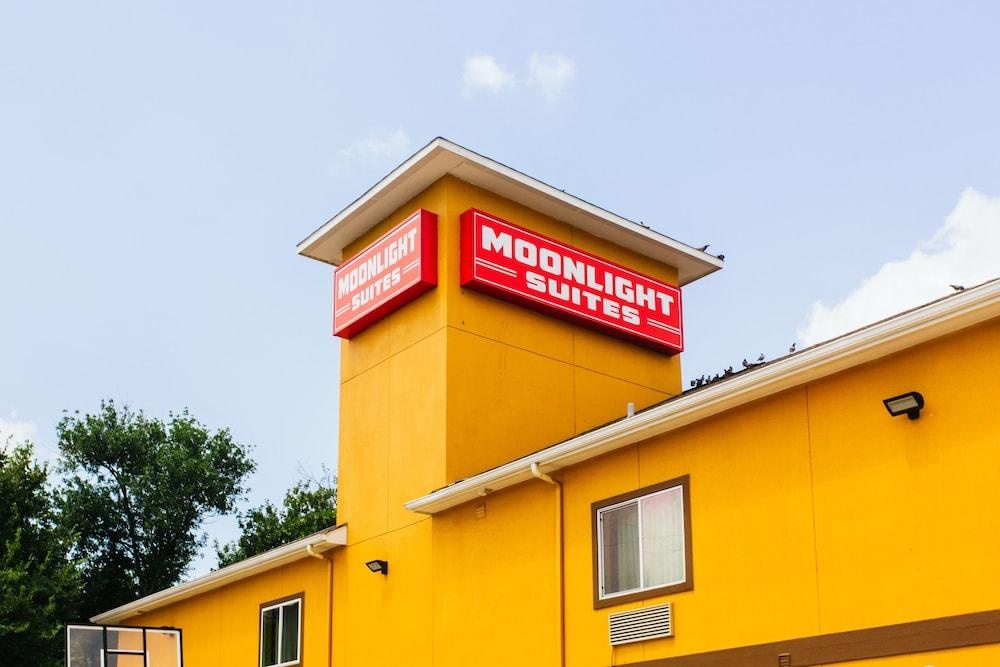 photo 1 of Moonlight Suites - Houston/George Bush Int'l Airport