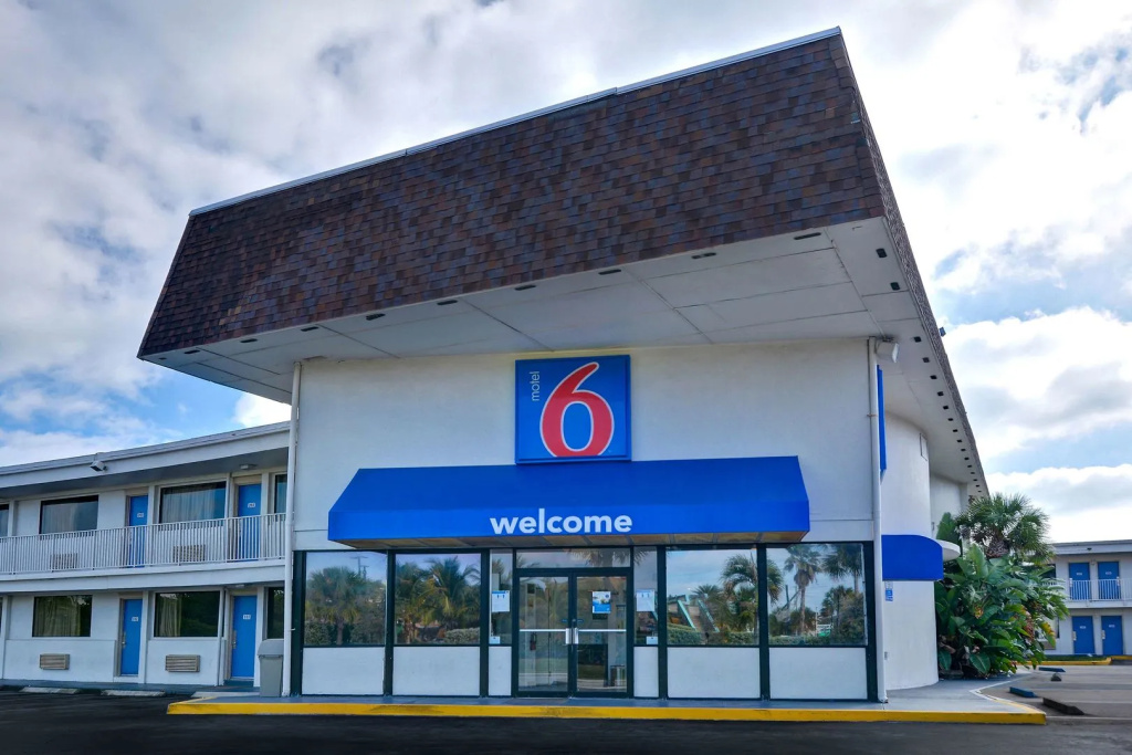 photo 1 of Motel 6 Cocoa Beach, FL