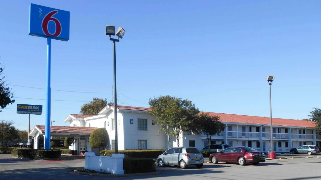 photo 1 of Motel 6 Garland, TX - Northeast Dallas