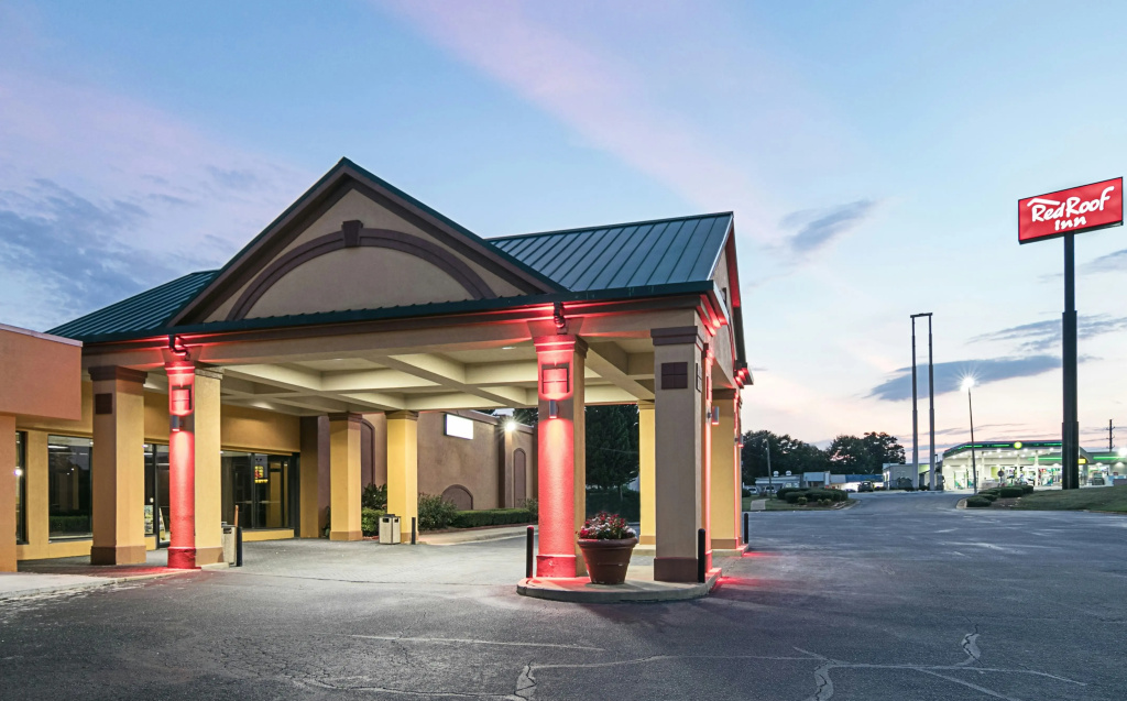 photo 1 of Red Roof Inn Forsyth