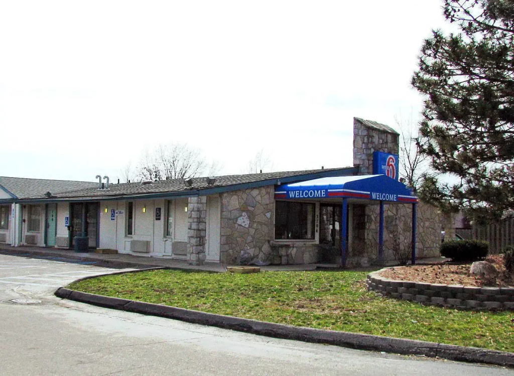 photo 1 of Motel 6 Kalamazoo, MI GA
