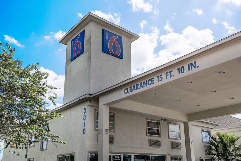 photo 1 of Motel 6 Pasadena, TX